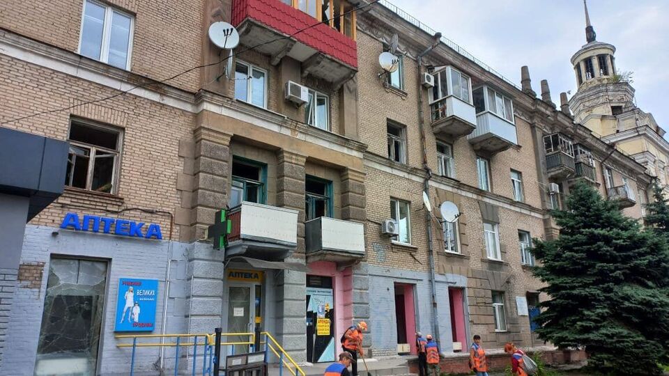 Люди через обстріли окупантами Нікополя масово покидають місто, зазначають ЗМІ