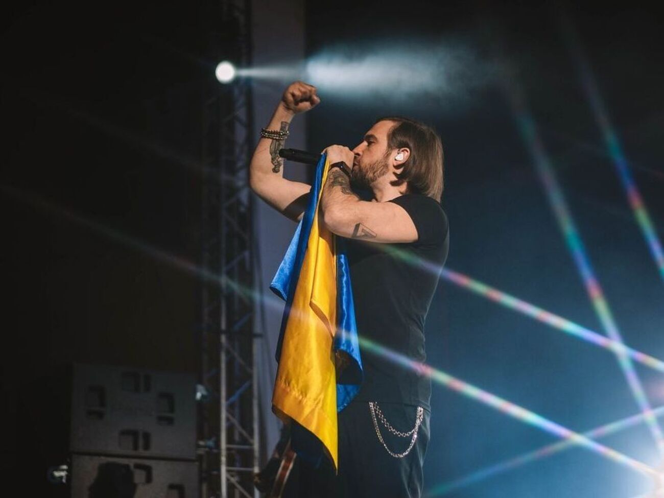 Гурт "Без обмежень" виступив перед медиками, військовими, поліцією, співробітниками ДСНС