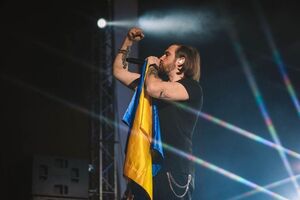 Гурт "Без обмежень" виступив перед медиками, військовими, поліцією, співробітниками ДСНС