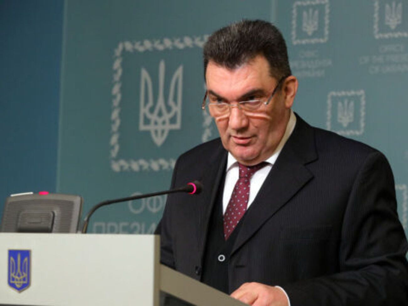 Алексей Данилов:&nbsp;Хочу обратить ваше внимание на то, кто уезжал из страны после 24 февраля, а кто нет