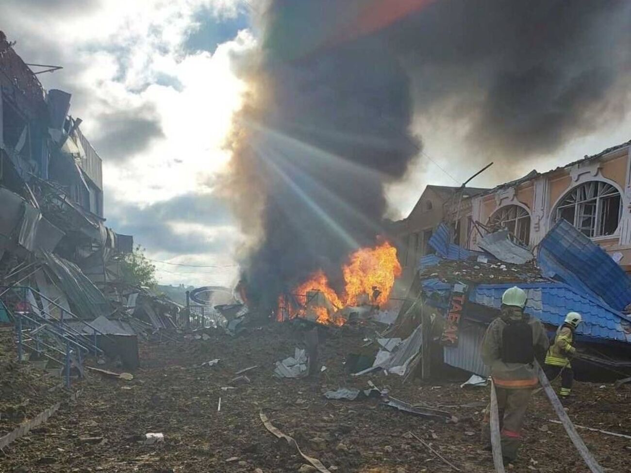 На місці удару виникла пожежа