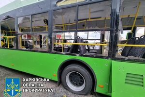РФ снова обстреляла в Харькове остановку общественного транспорта, десятки людей ранены