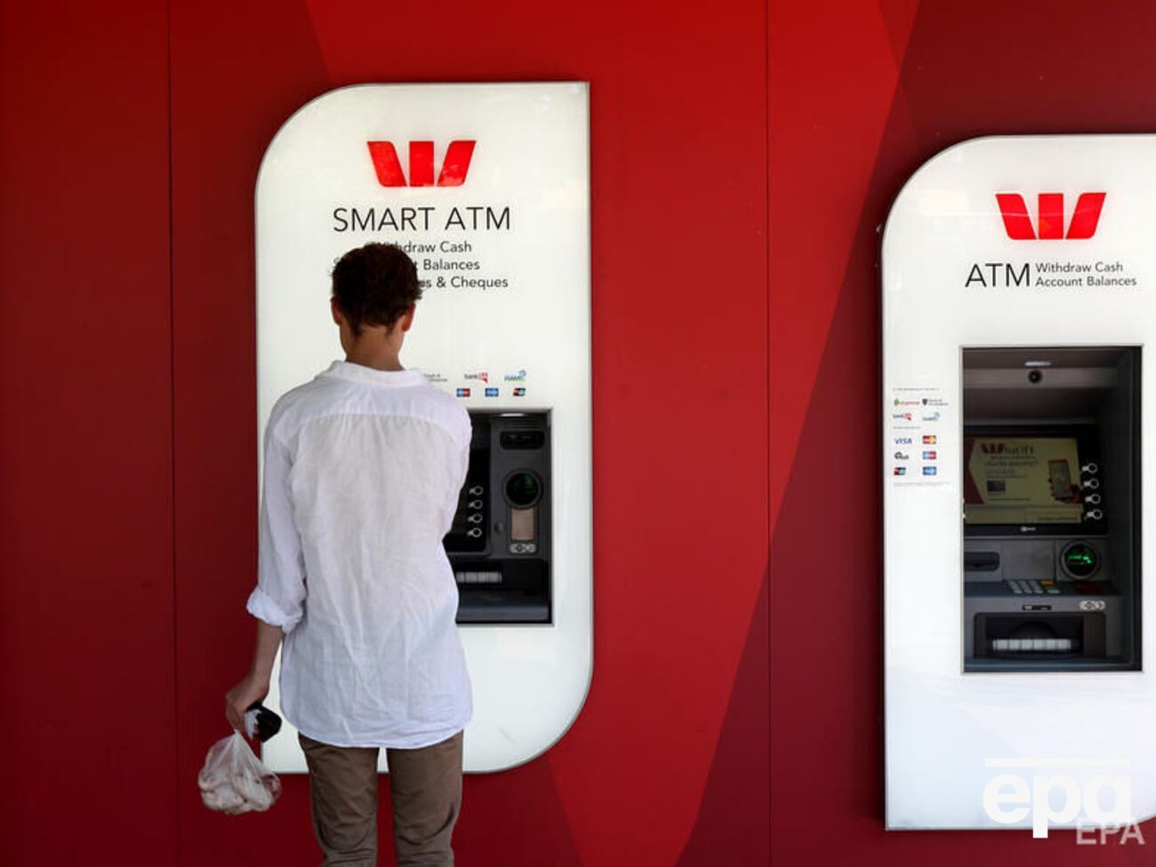 Ограничения касаются переводов и снятия наличных