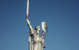 На щите монумента "Родина-мать" установят трезубец