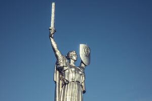 На щиті монумента "Батьківщина-мати" встановлять тризуб