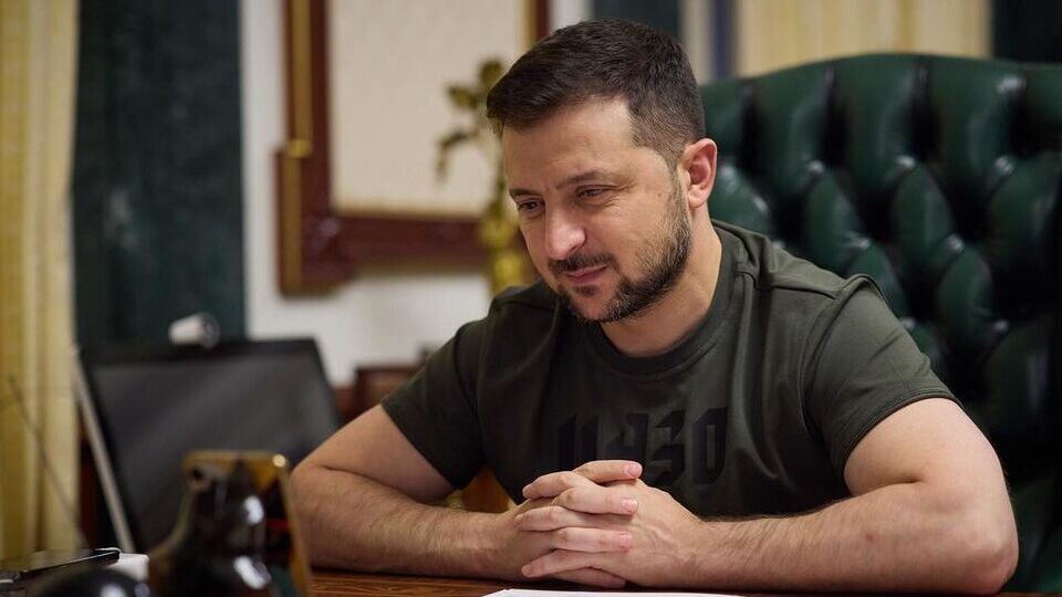 Зеленский сообщил, что находится на рабочем месте