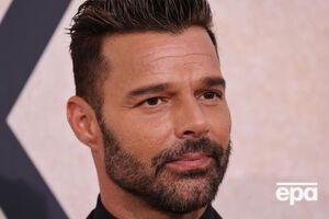 Мартин вместе со шведско-сирийским художником Йосефом воспитывает троих детей