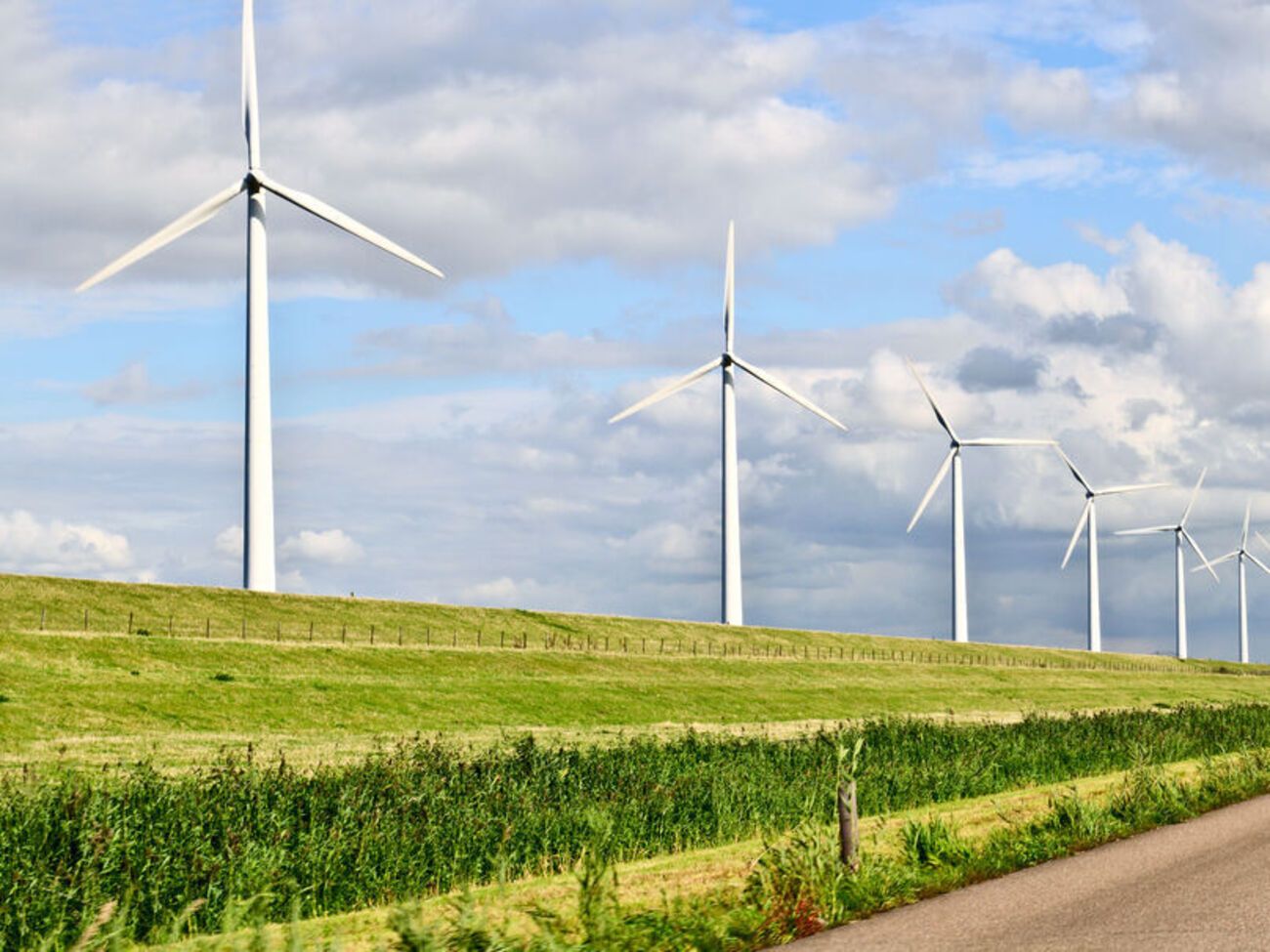 Ассоциации предостерегают, что подобные принудительные изменения на рынке приведут к арбитражным искам, нарушат гарантии государства и приведут к негативному влиянию на имидж Украины