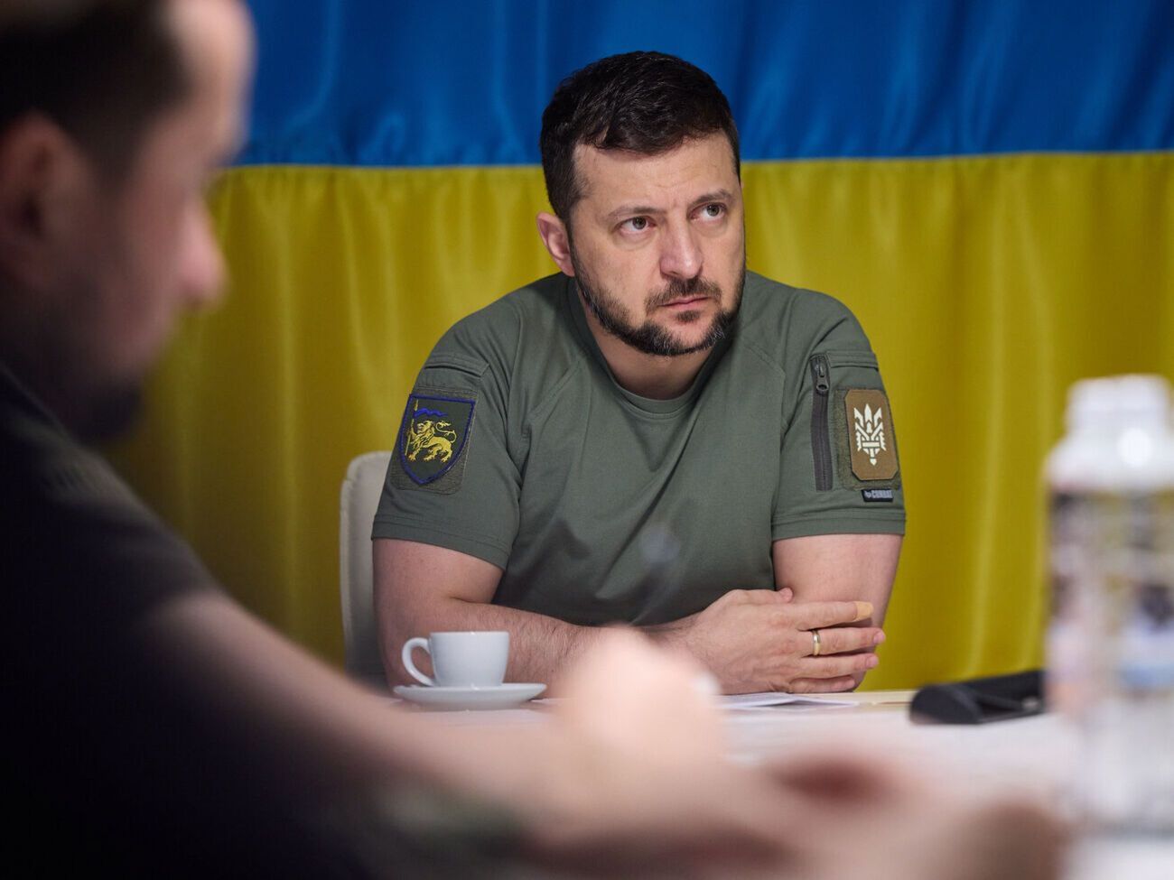 Участники заседания ставки верховного главнокомандующего обсудили текущую ситуацию на передовой вокруг Украины, отметил Зеленский