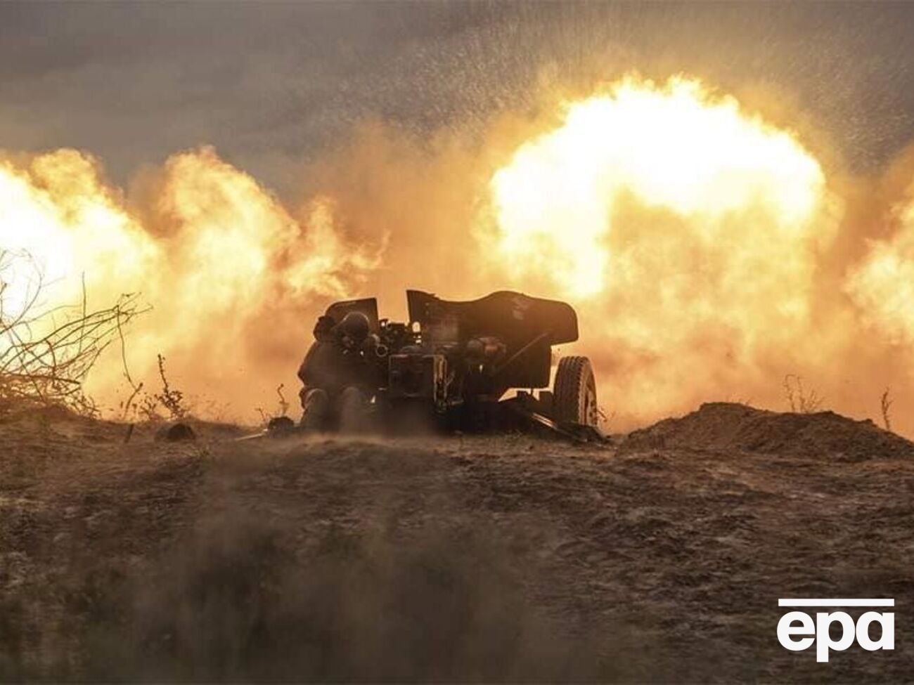 Українські військові і далі стримують навалу російських окупантів