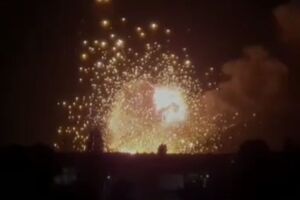 ВСУ нанесли ряд результативных ударов по складам россиян в Новой Каховке, мэр города говорит, что общался с его жителями после взрывов