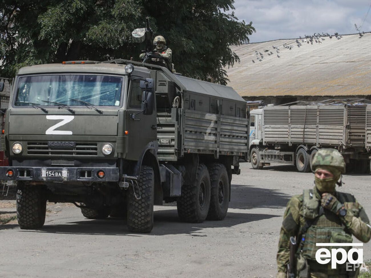 Российские оккупационные силы сформировали в Брянке Луганской области центр, где удерживаются военные, отказавшиеся воевать, пишет "Верстка"
