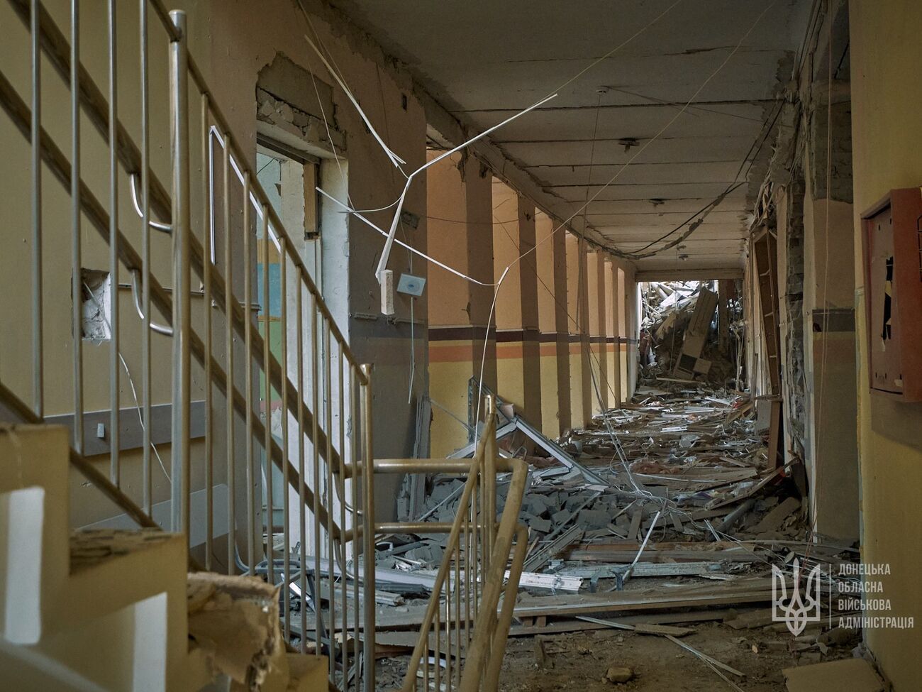 Російські війська зруйнували школу у Краматорську ракетним ударом