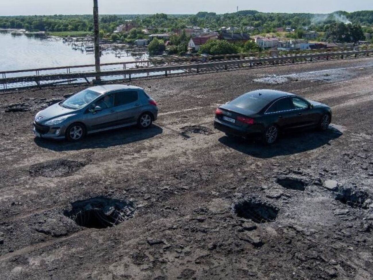 У оккупантов возникли сложности с восстановлением Антоновского моста под Херсоном