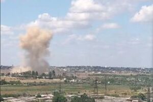 Після вибухів над містом здійнявся дим помаранчевого кольору