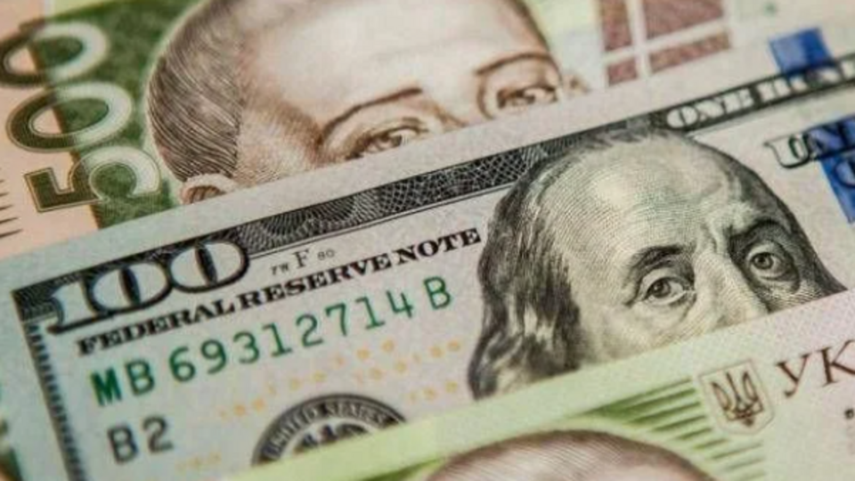 Нацбанк Украины понизил официальный курс гривны к доллару на 25%