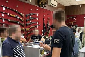 В офисах и на складах сети провели обыски, амуницию изъяли и передали украинским военным, говорят в СБУ