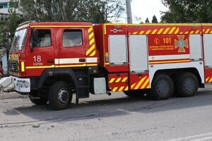 На месте обстрела уже работают спасатели