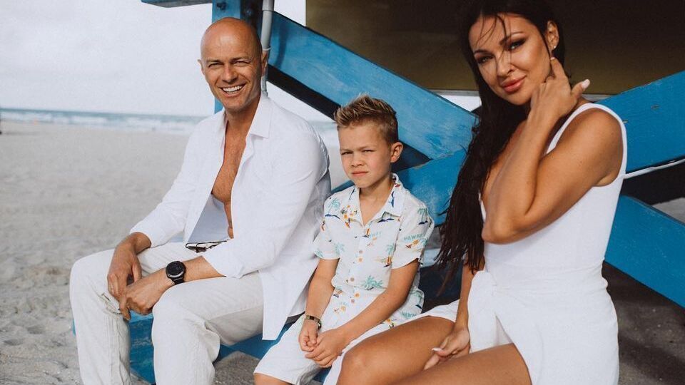 Яма разом із дружиною Ліліаною виховує сина Леона