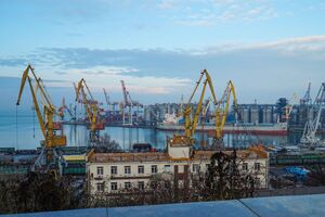 Украине необходимо экспортировать зерно морским путем, подчеркнули в Мининфраструктуры
