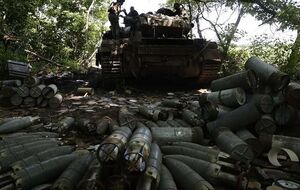 Украинские военные продолжают отбивать атаки врага