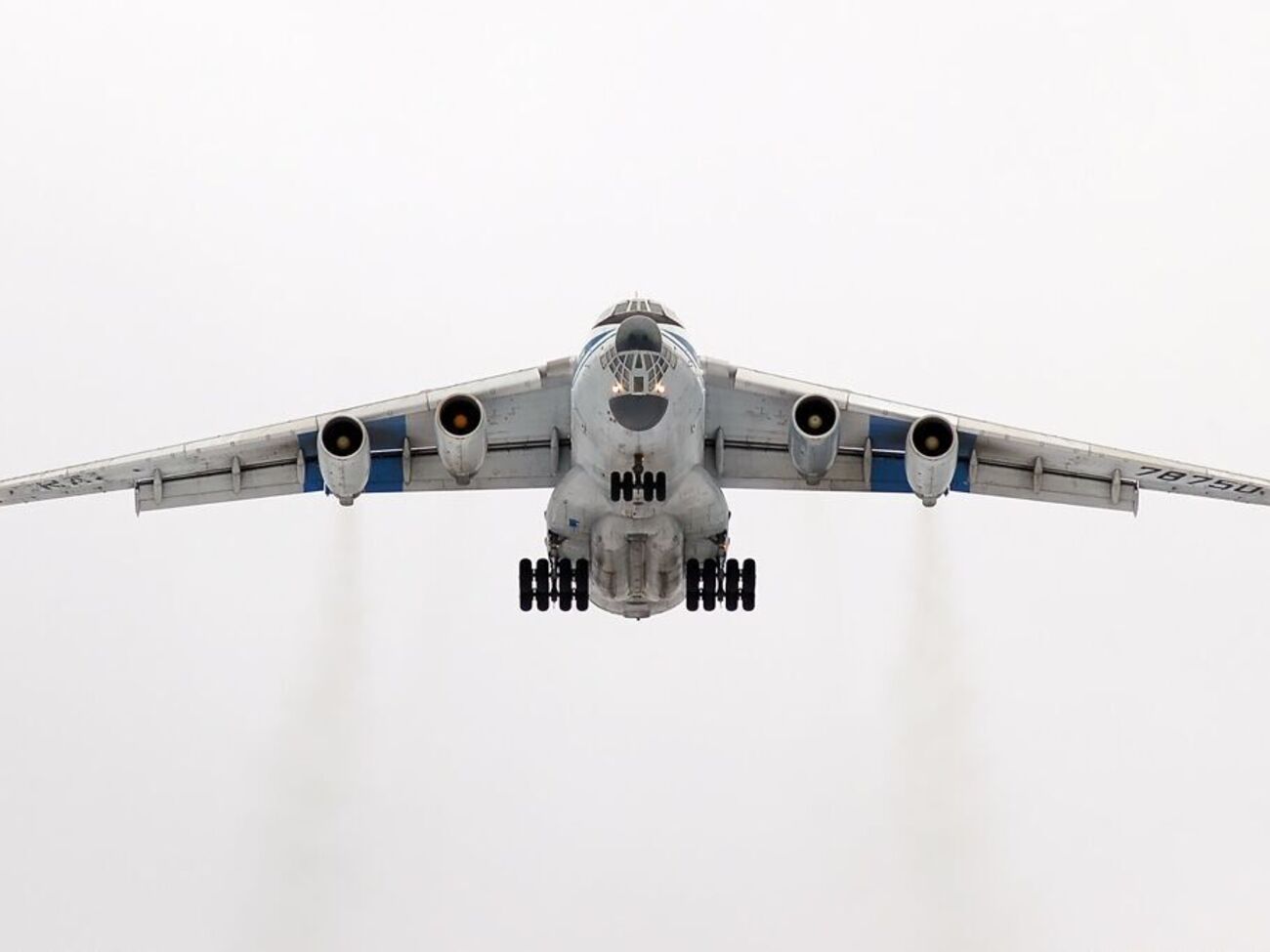 За даними української розвідки, Росія використовує льотчиків та авіаційний персонал державіакомпаній для перевезень солдатів, озброєння і військової техніки