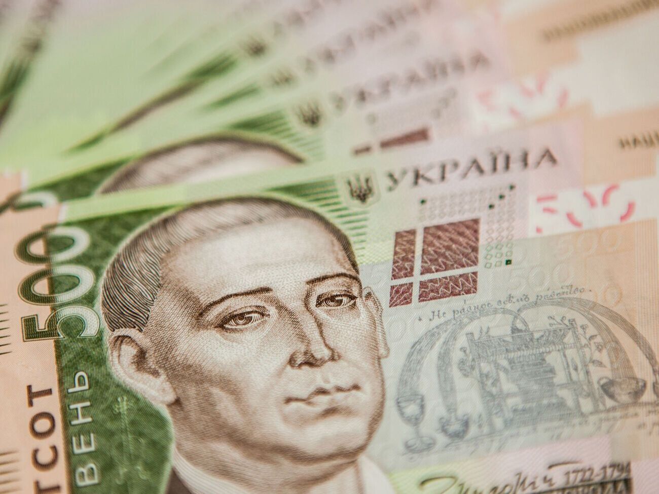 Окупанти планують поступово вивести гривню на тимчасово захоплених територіях Херсонської області