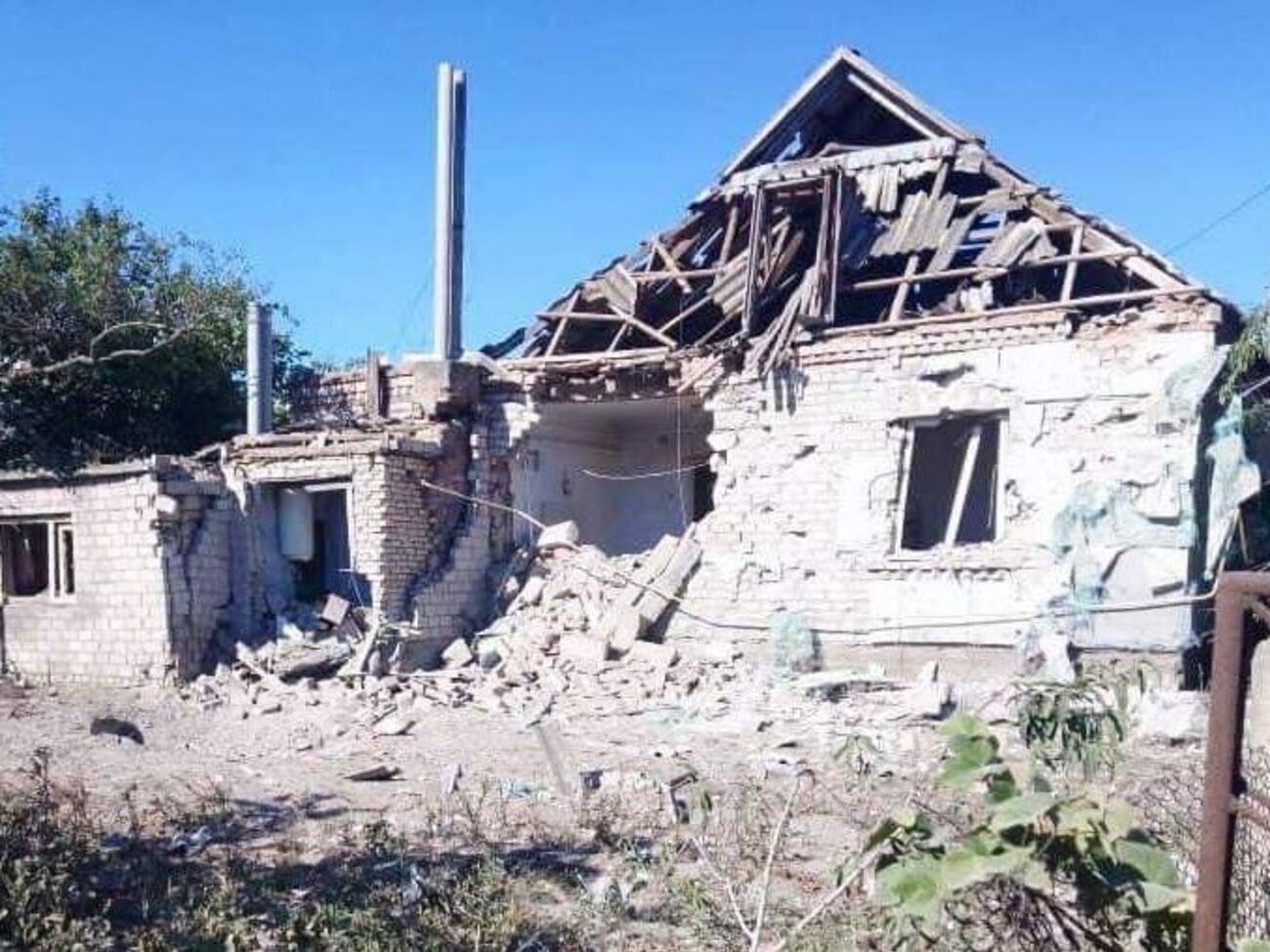 Унаслідок обстрілів пошкоджено об'єкти критичної інфраструктури, зруйновано й пошкоджено житлові будинки