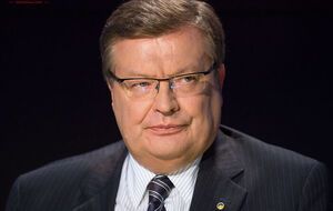 Грищенко был главой МИД в правительстве, которое возглавлял Азаров. По данным следствия, он, а также Лавринович одобрили Харьковские соглашения без фактического рассмотрения и без замечаний