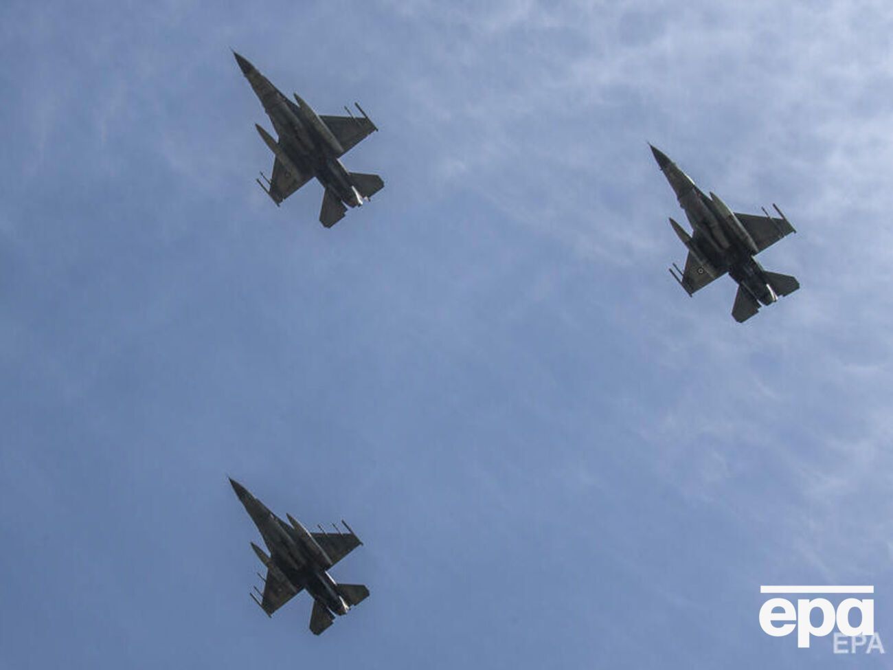 Резніков розповів, що Україна зможе приймати винищувачі F-16, коли добудує аеродроми