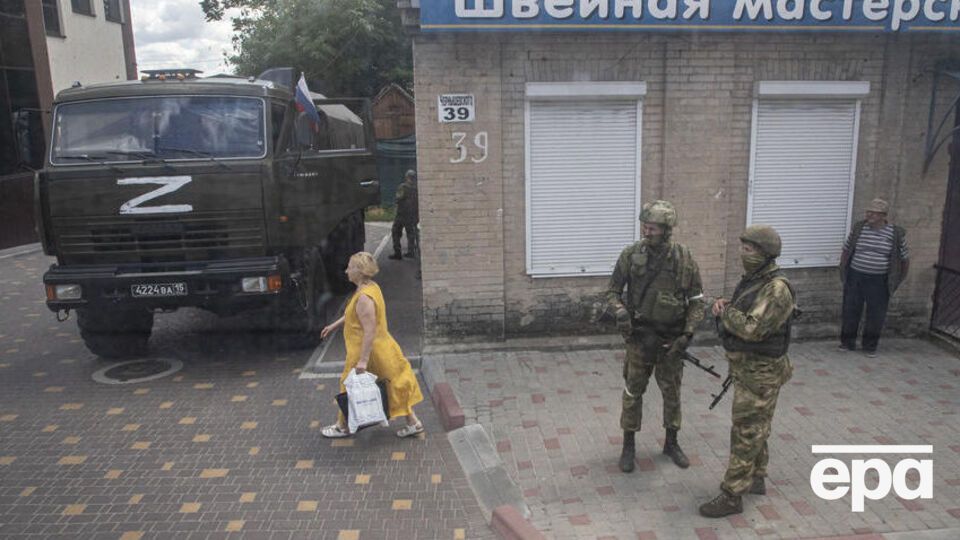 Оккупанты после ударов ВСУ по военным базам чувствуют себя в Мелитополе не очень уверенно, заявлял Федоров