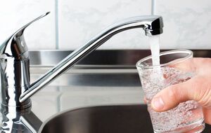 Замість питної води мешканцям Маріуполя пропонують воду з місцевої річки