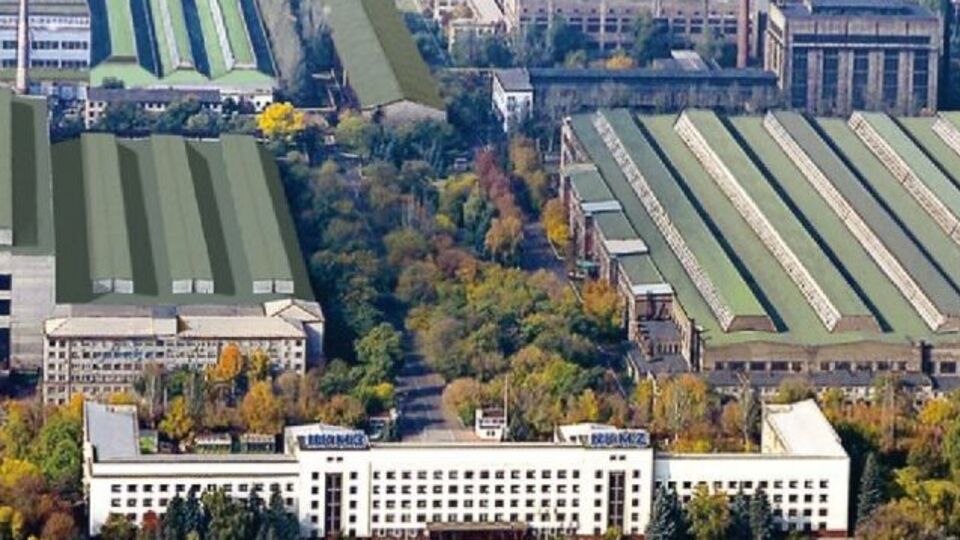 Зараз підприємство розташоване за 30 км від лінії фронту
