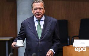 Шредера заметили недалеко от офиса "Роснефти"