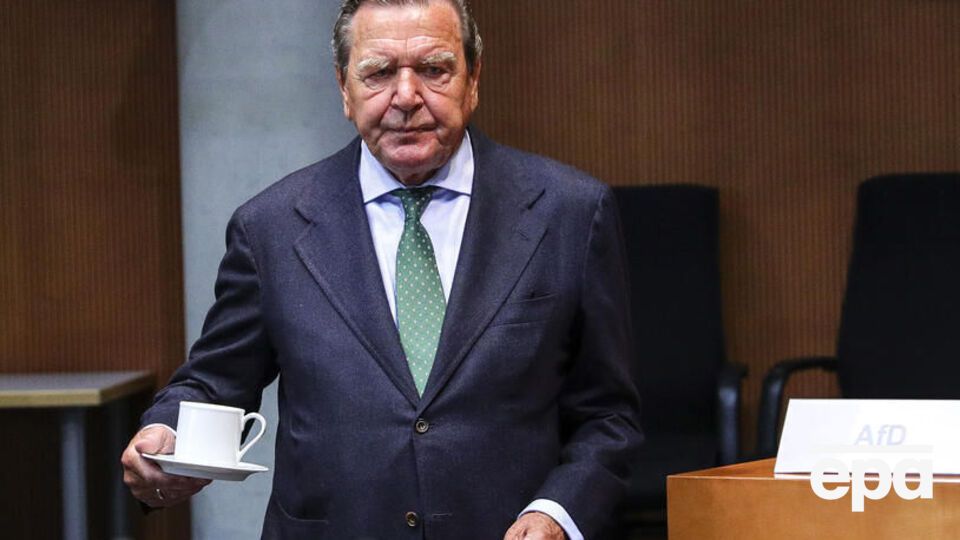 Шредера помітили неподалік офісу "Роснефти"