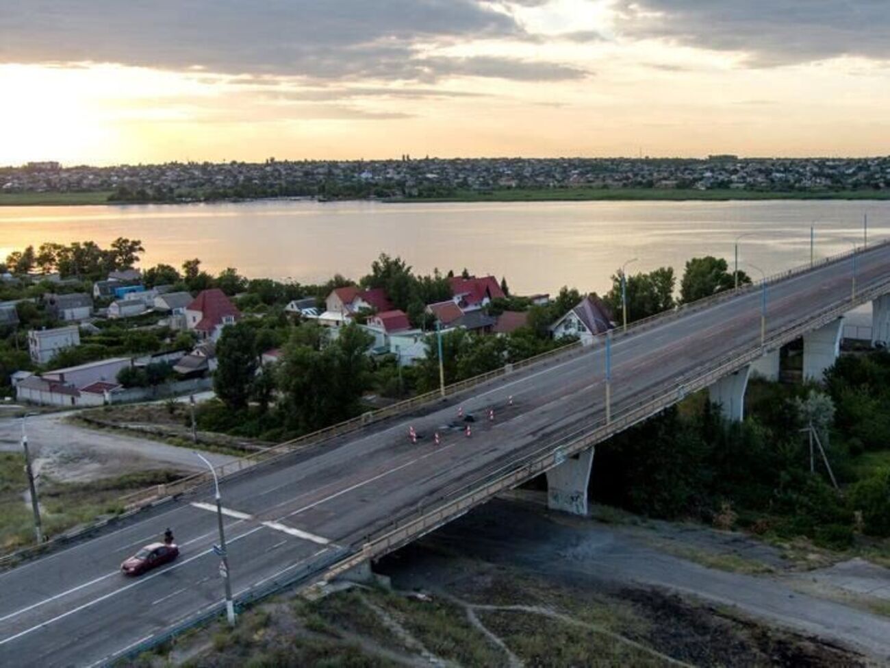 Мостами через Дніпро росіяни постачали озброєння, боєприпаси та особовий склад