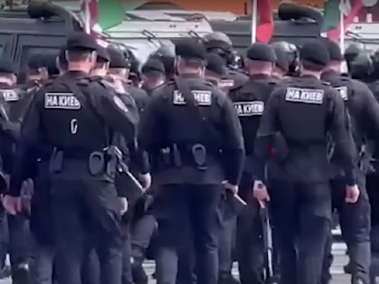 На спине чеченских силовиков были надписи: "На Киев"