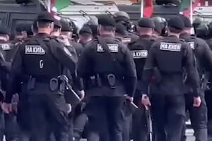 На спине чеченских силовиков были надписи: "На Киев"