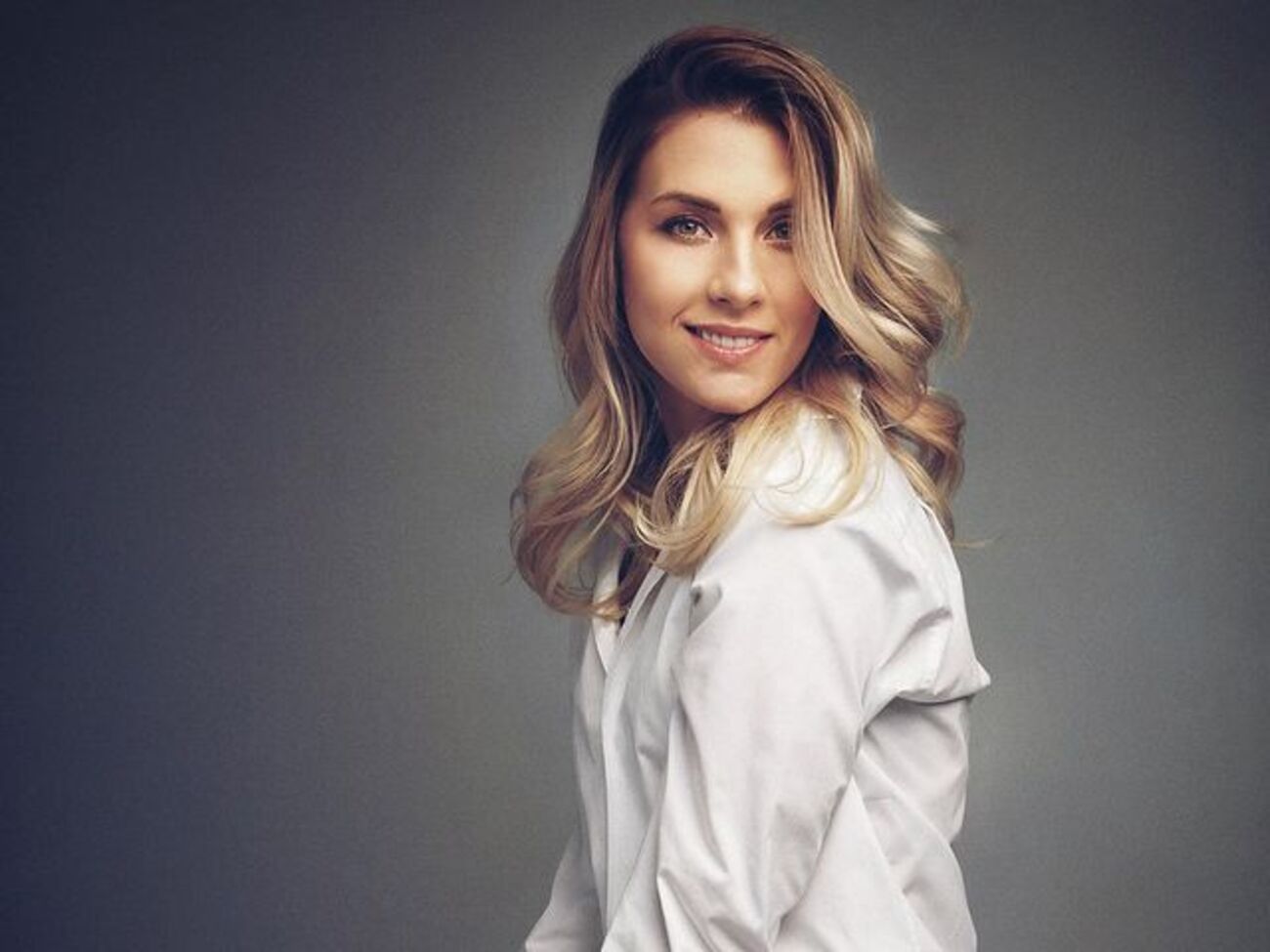 Харлан начала встречаться с Самеле, когда она еще была официально замужем