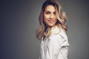 Харлан начала встречаться с Самеле, когда она еще была официально замужем