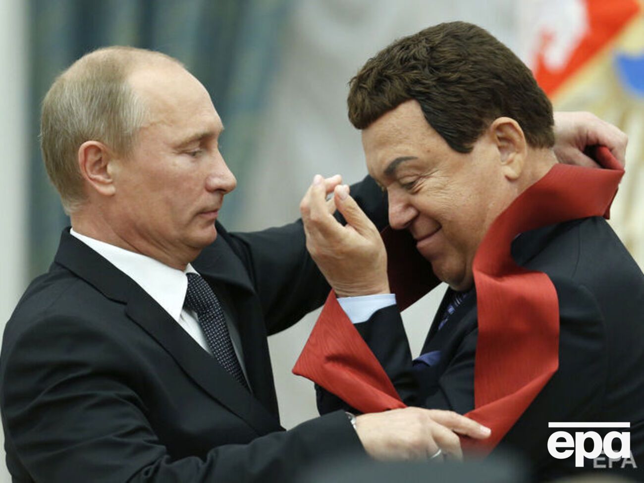 Кобзон помер 2018 року. У ЗМІ активно точаться розмови про швидку смерть Путіна від раку