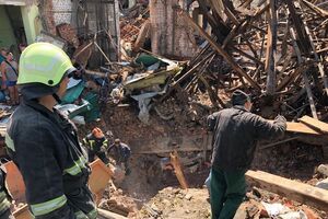 Рятувальники й надалі розбиратимуть завали Будинку культури у Чугуєві 27 липня