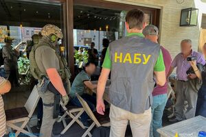 Сотрудника СБУ задержали "на горячем"