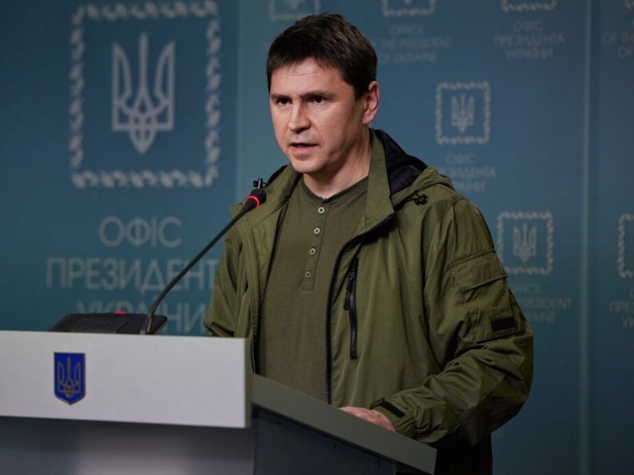 Подоляк: Оккупантам стоит учиться вплавь пересекать Днепр