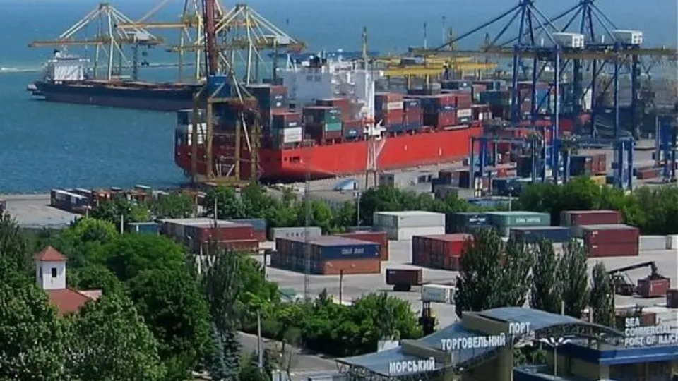 Експорт зерна розпочнуть із Морського торговельного порту Чорноморськ, зазначали в Мінінфраструктури України
