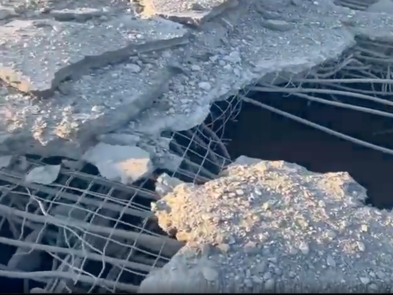 Антоновский мост непригоден для передвижения даже на легковом транспорте, заявил глава Херсонского облсовета