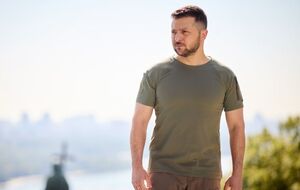 Украинцы защищают свою государственность с оружием в руках 155 дней подряд, отметил Зеленский