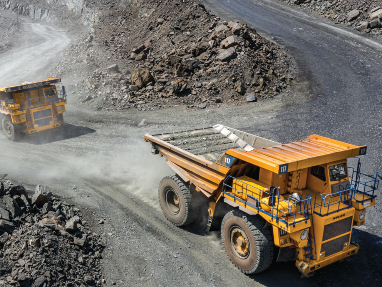 Більшість персоналу, включно з менеджментом та працівниками-іноземцями, працюватиме на дві третини навантаження