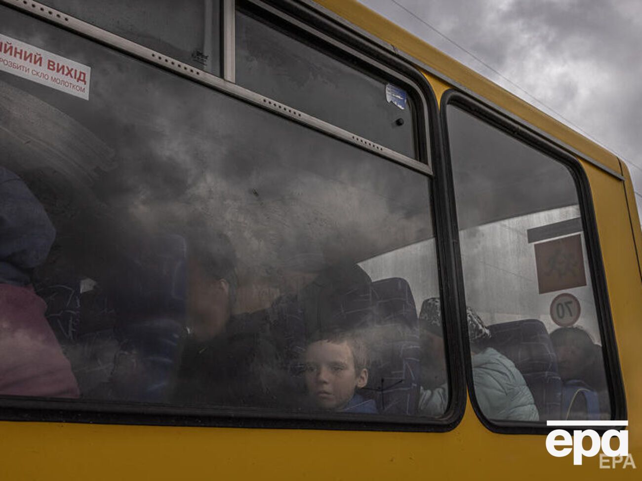 По данным властей, из Северодонецка выехало почти 100 тыс. человек