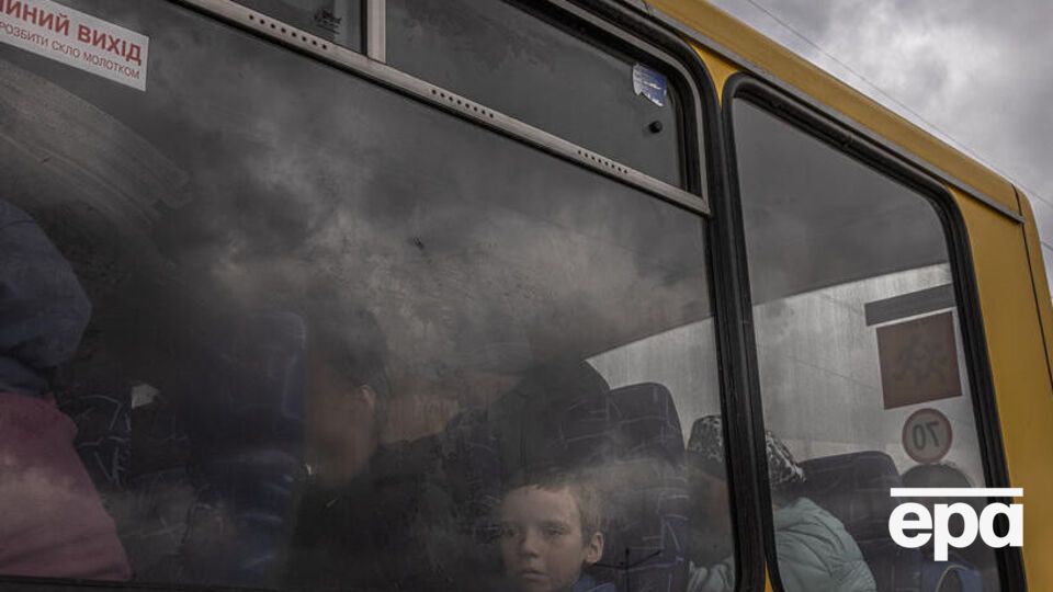 По данным властей, из Северодонецка выехало почти 100 тыс. человек